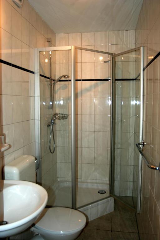 Gasthof Zur Querenburg Munden  Bilik gambar