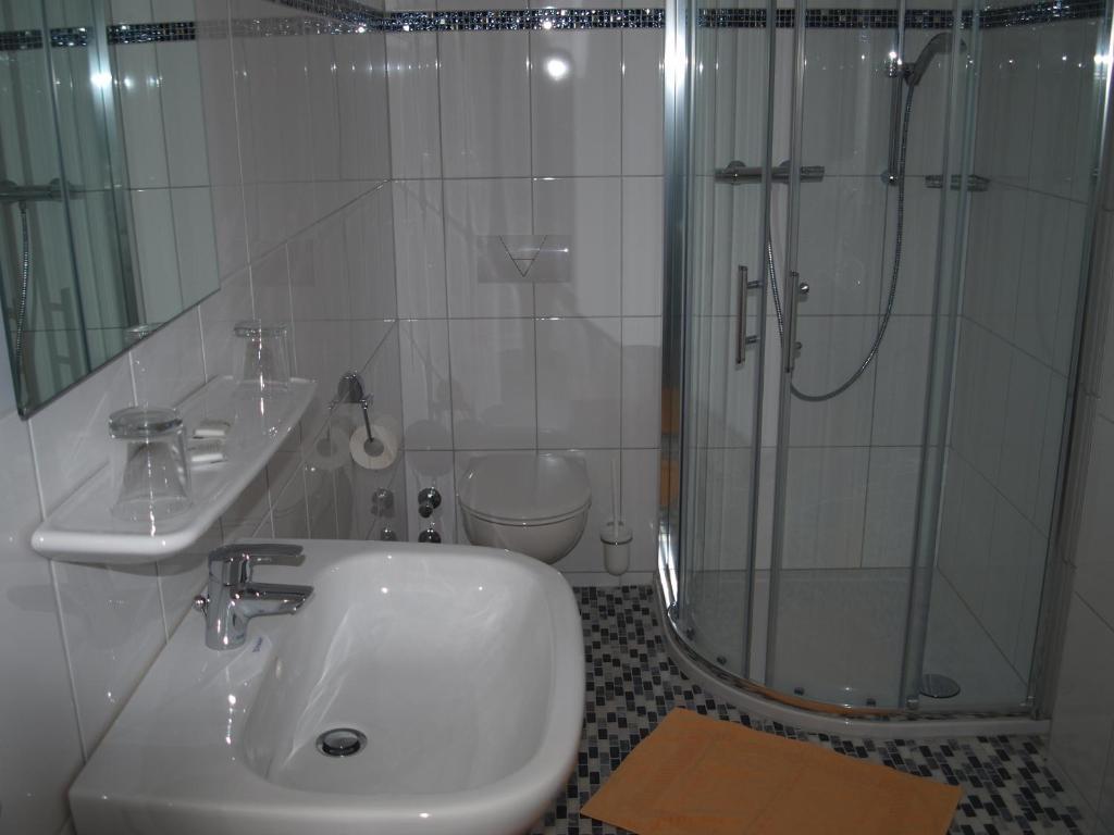 Gasthof Zur Querenburg Munden  Bilik gambar